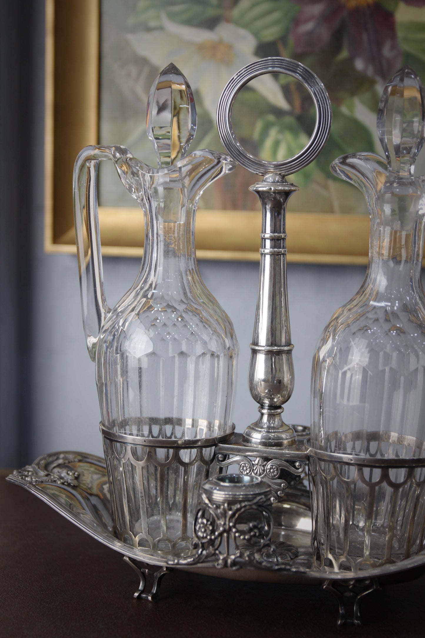 法国纯银浮雕花卉调料架配水晶瓶